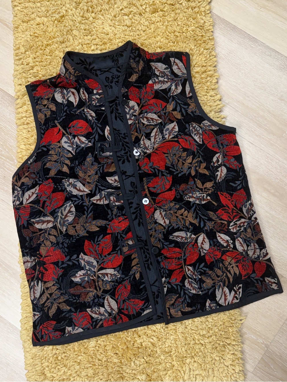 Vintage Reversible Black & Red Leafprint Sleeveless Brocade Vest Large